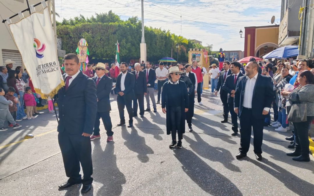 Salvatierra participa en el desfile conmemorativo por el 461 aniversario de Tarimoro